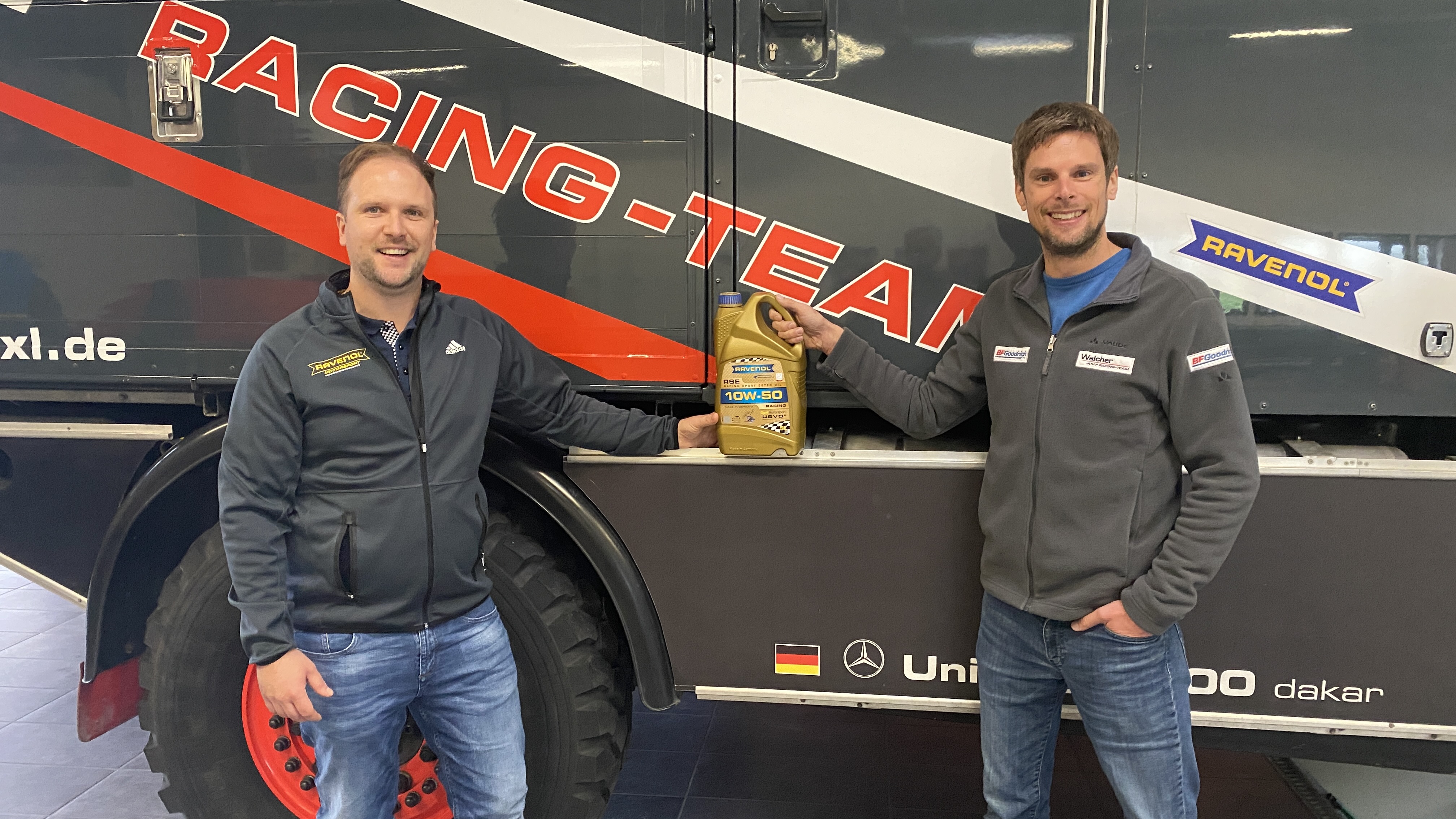 RAVENOL Marketing Manager Dimitri Barichnowski und Markus Walcher (Dakar Rally Pilot) 